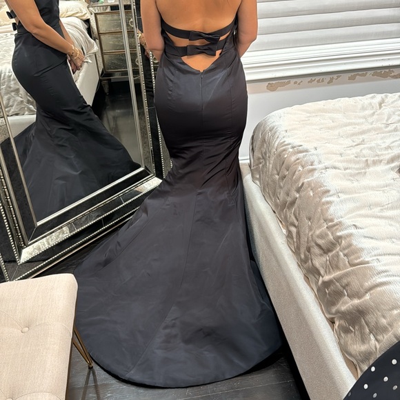 Oscar de la Renta Bow-embellished silk halterneck gown - Picture 4 of 5